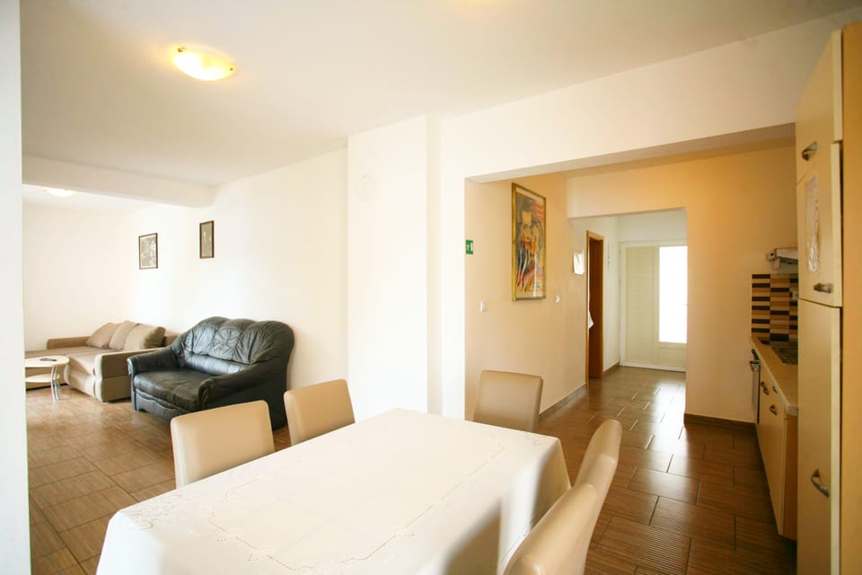 Apartman 7 — 9